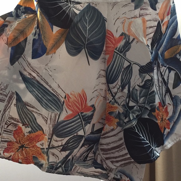 LAST ONE🌸🌸SALEEEE!!!! Floral Lacy Romper - Picture 3 of 6